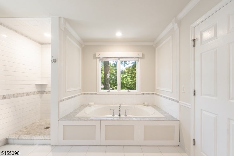 1 Red Oak Ln