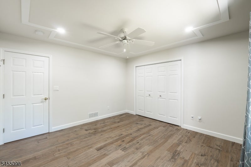 1 Red Oak Ln