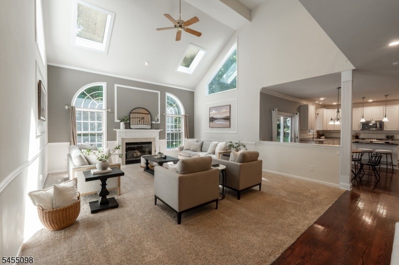 1 Red Oak Ln
