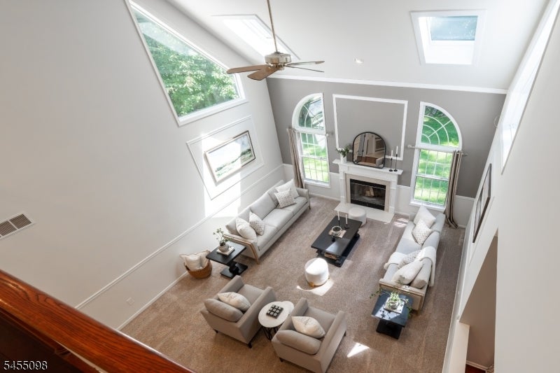 1 Red Oak Ln
