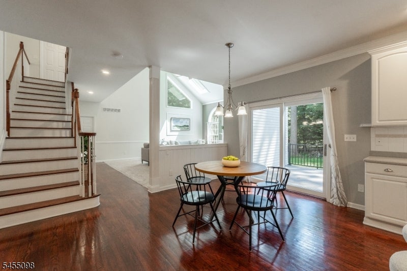 1 Red Oak Ln