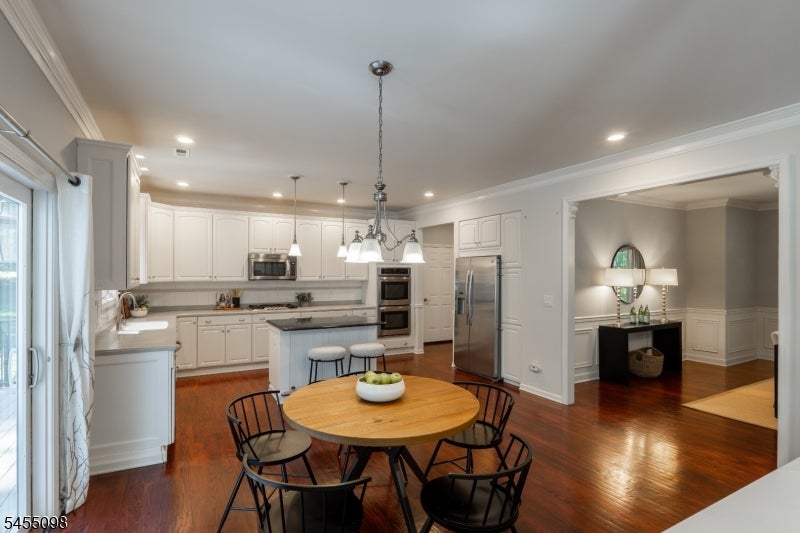 1 Red Oak Ln