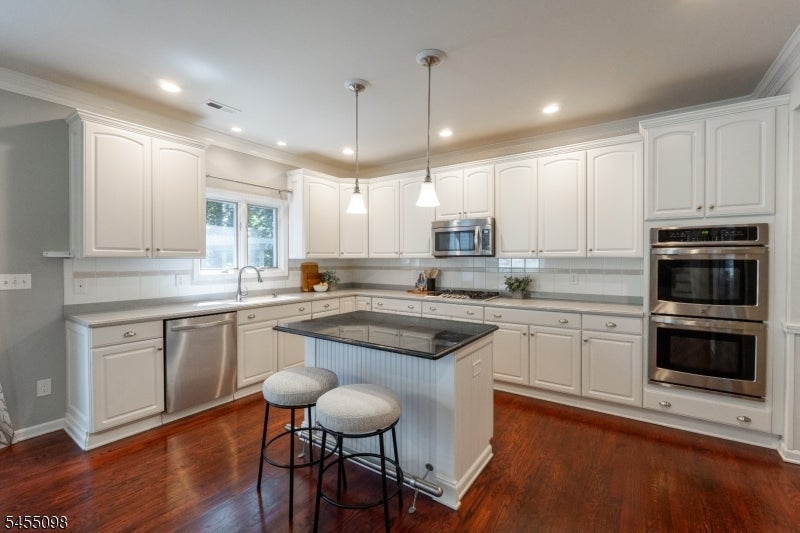 1 Red Oak Ln