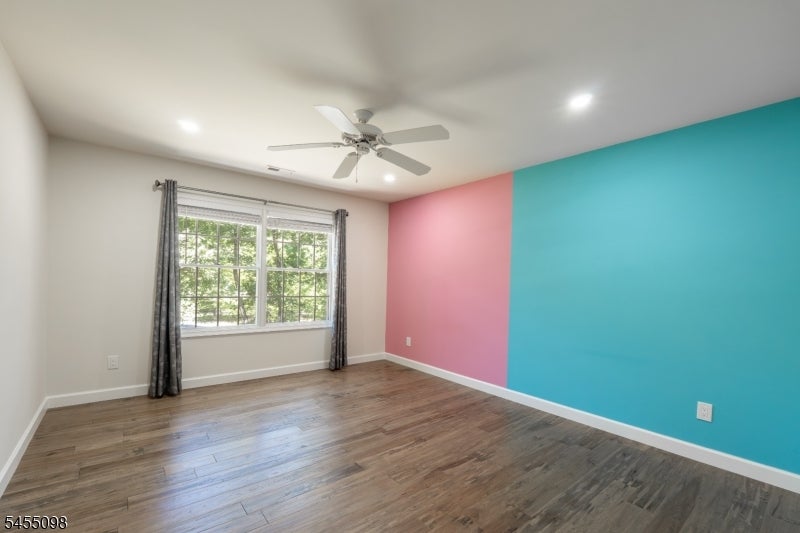 1 Red Oak Ln