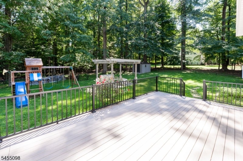 1 Red Oak Ln