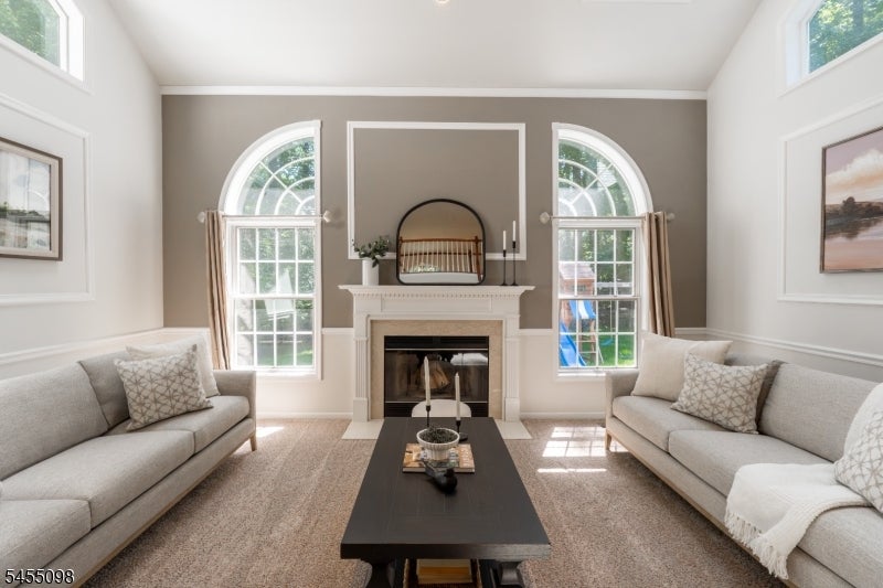 1 Red Oak Ln
