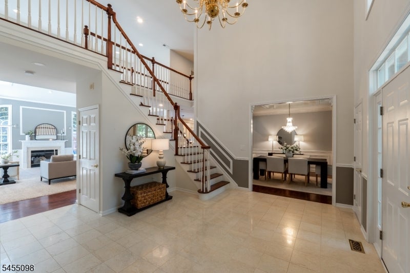 1 Red Oak Ln