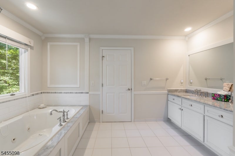 1 Red Oak Ln