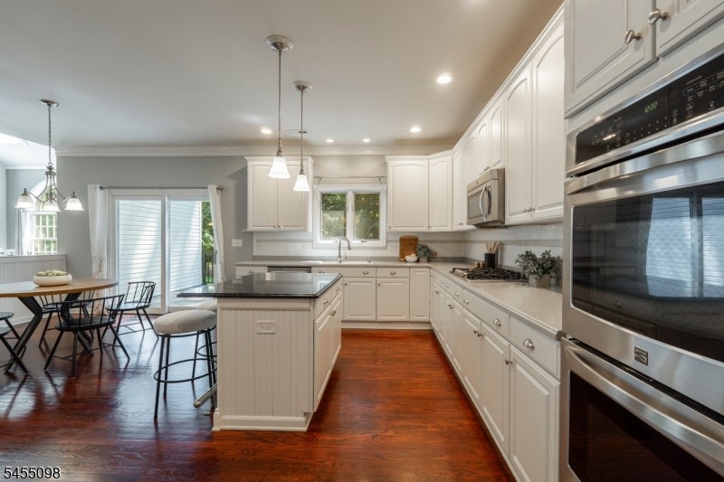 1 Red Oak Ln
