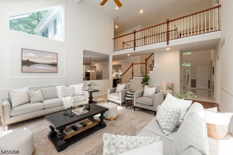 1 Red Oak Ln