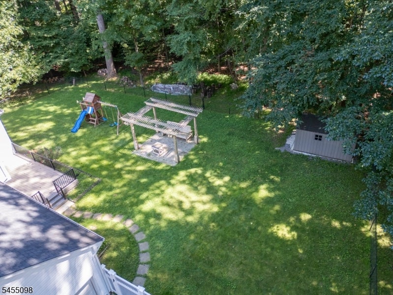 1 Red Oak Ln