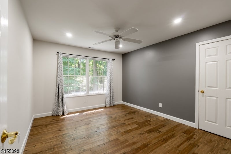 1 Red Oak Ln