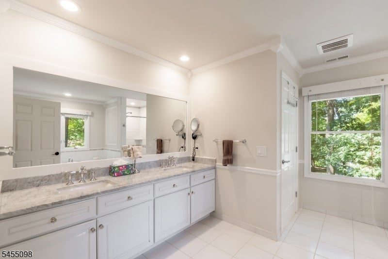 1 Red Oak Ln