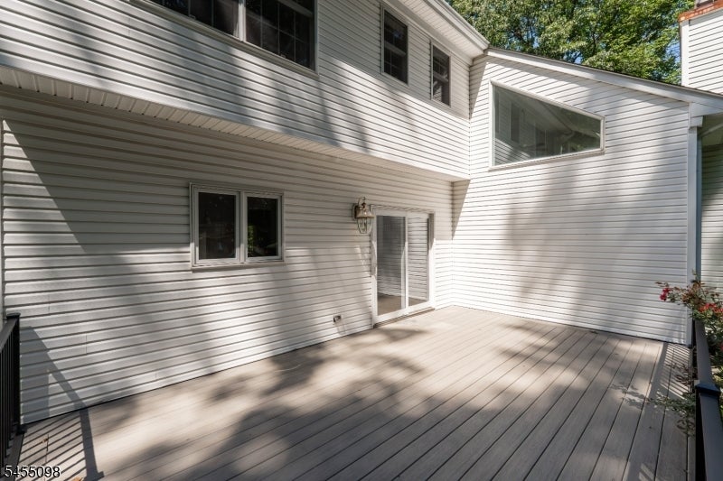 1 Red Oak Ln
