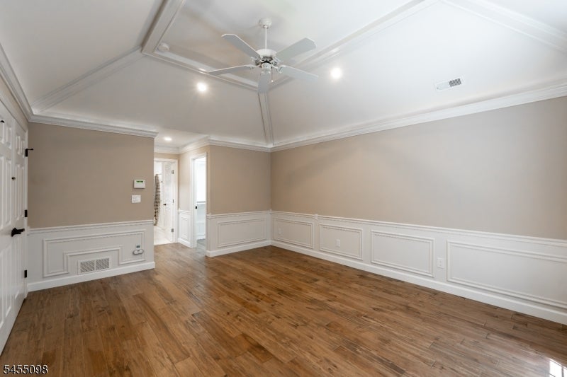 1 Red Oak Ln