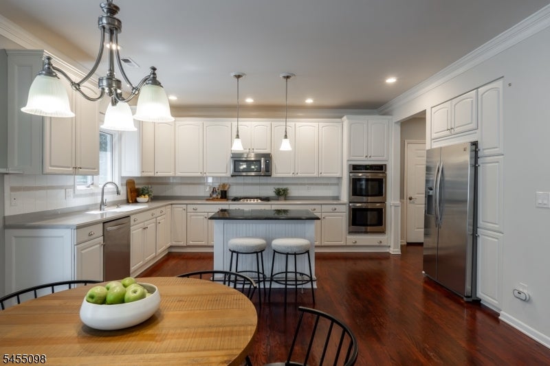 1 Red Oak Ln