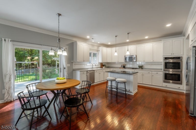 1 Red Oak Ln