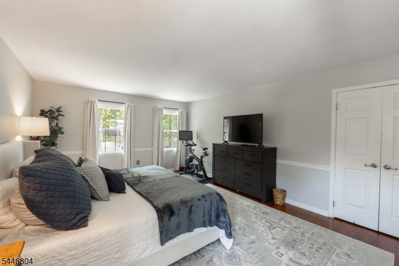 2 Hemlock Ln