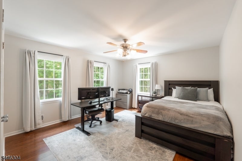 2 Hemlock Ln