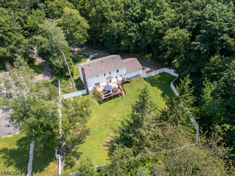 2 Hemlock Ln