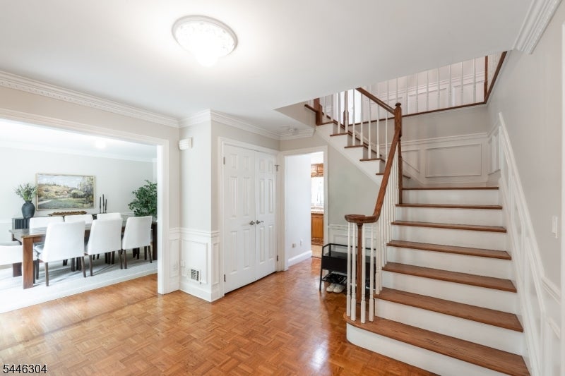2 Hemlock Ln