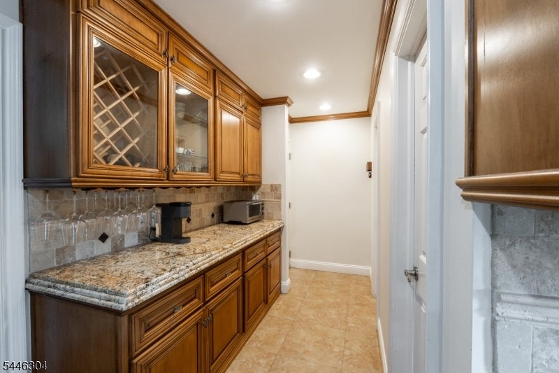 2 Hemlock Ln