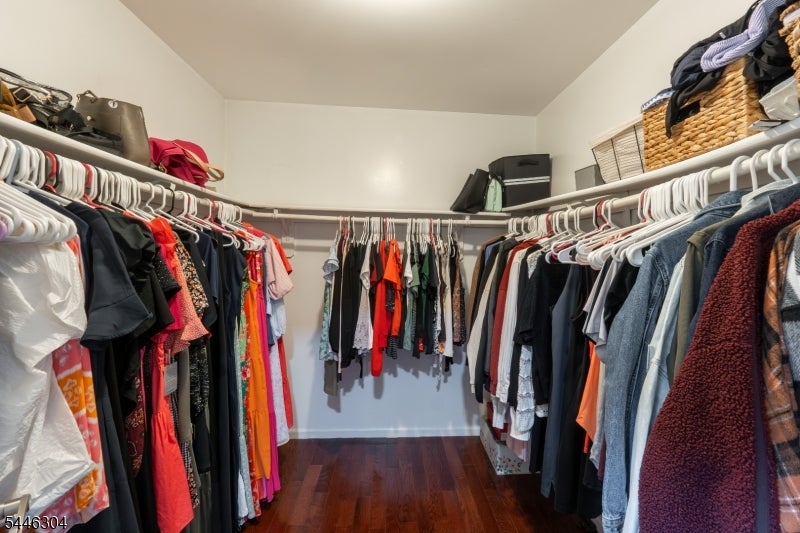 2 Hemlock Ln
