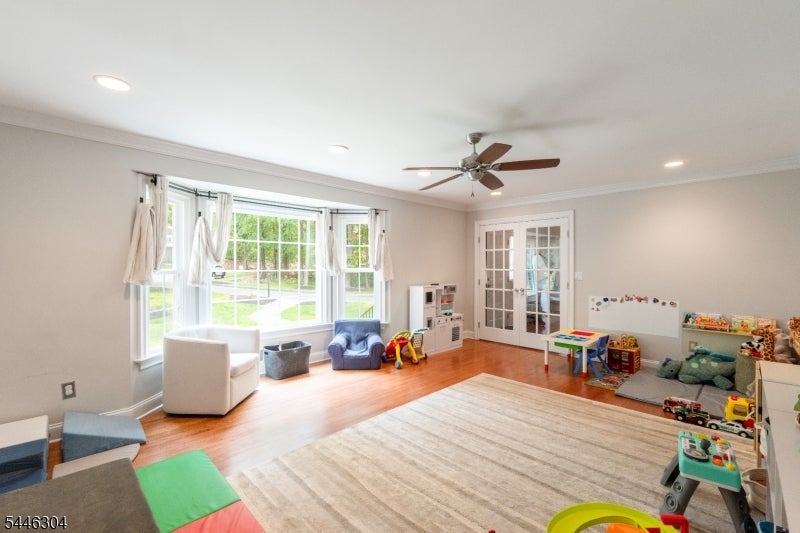 2 Hemlock Ln