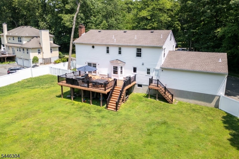 2 Hemlock Ln
