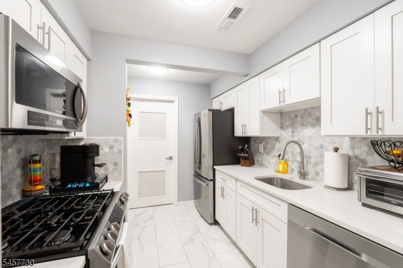 34 Loantaka Way Unit H H