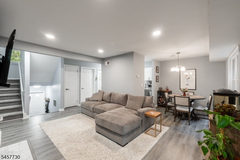 34 Loantaka Way Unit H H