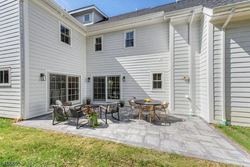 30 E Main St