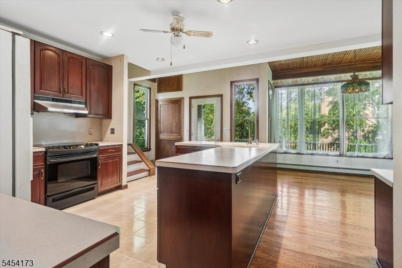9 Linwood Ave