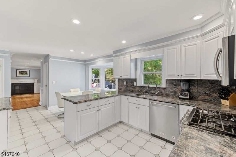 109 Meadowbrook Rd