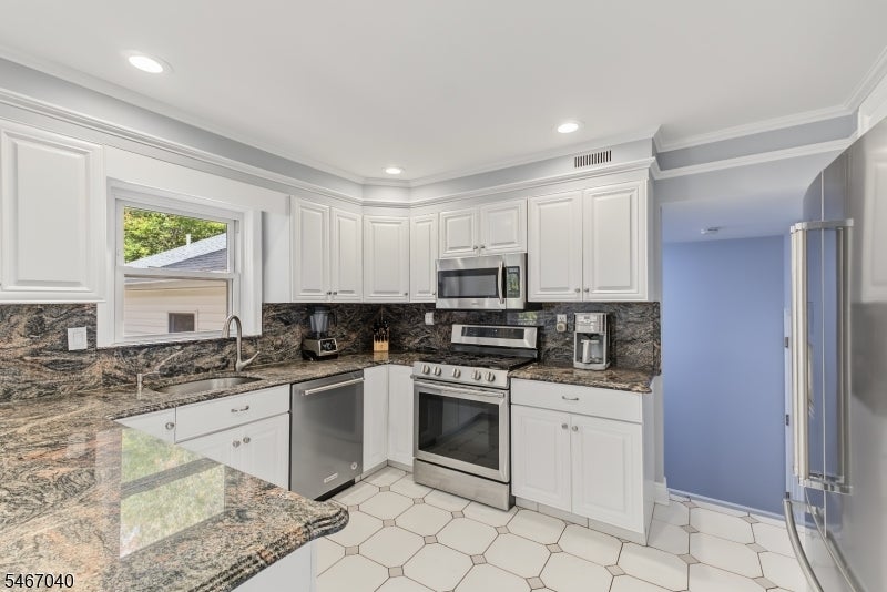 109 Meadowbrook Rd