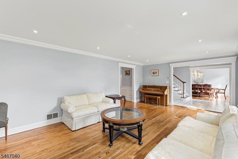 109 Meadowbrook Rd