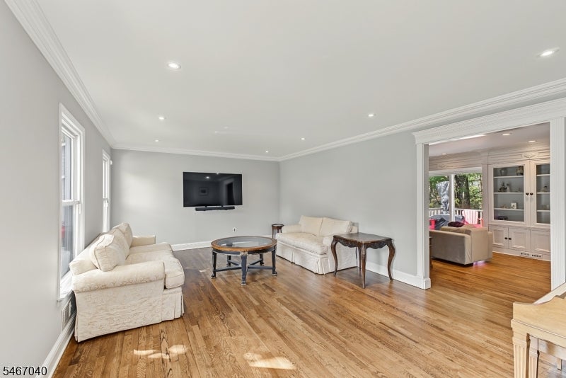 109 Meadowbrook Rd