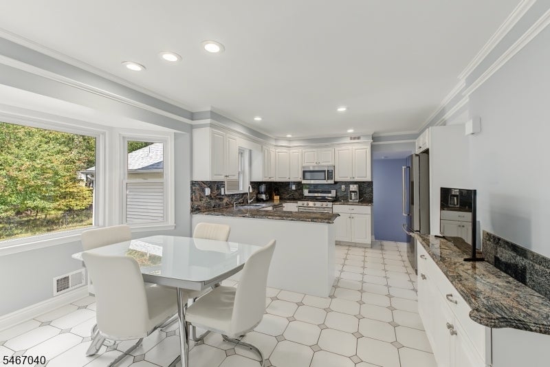 109 Meadowbrook Rd