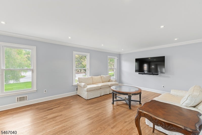 109 Meadowbrook Rd
