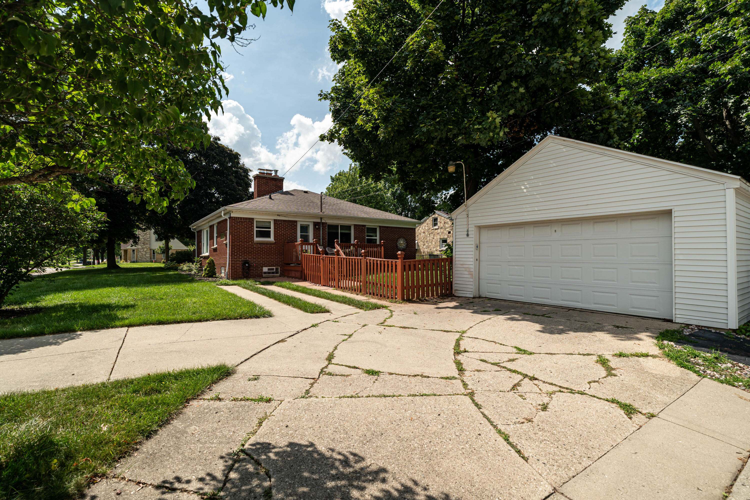 3002 N 86th St