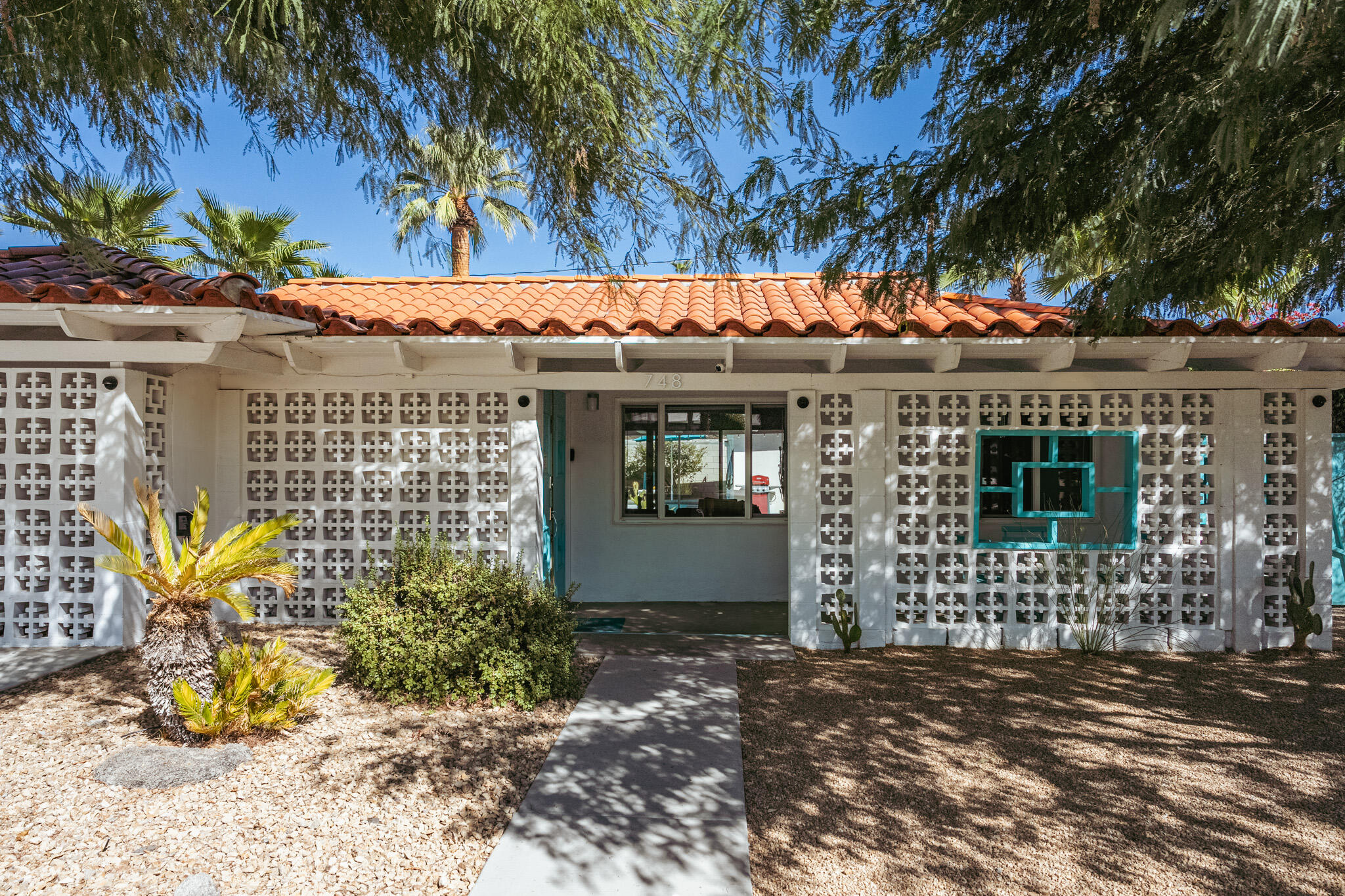 748 N Calle Rolph