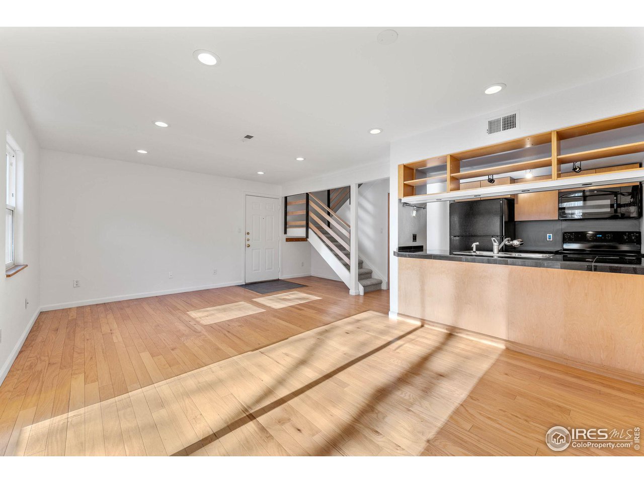 1111 Maxwell Ave 218