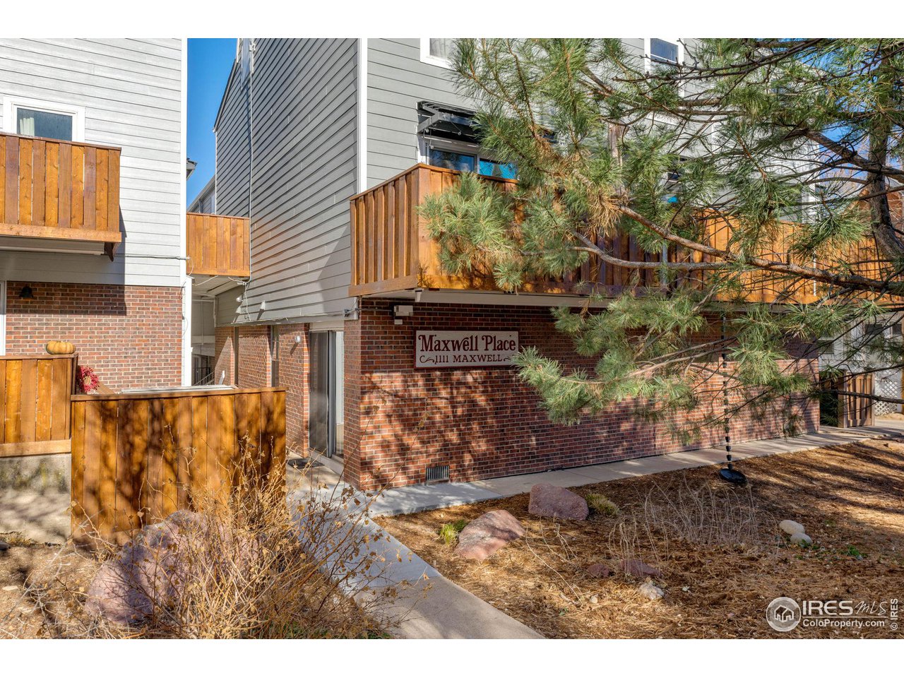 1111 Maxwell Ave 218