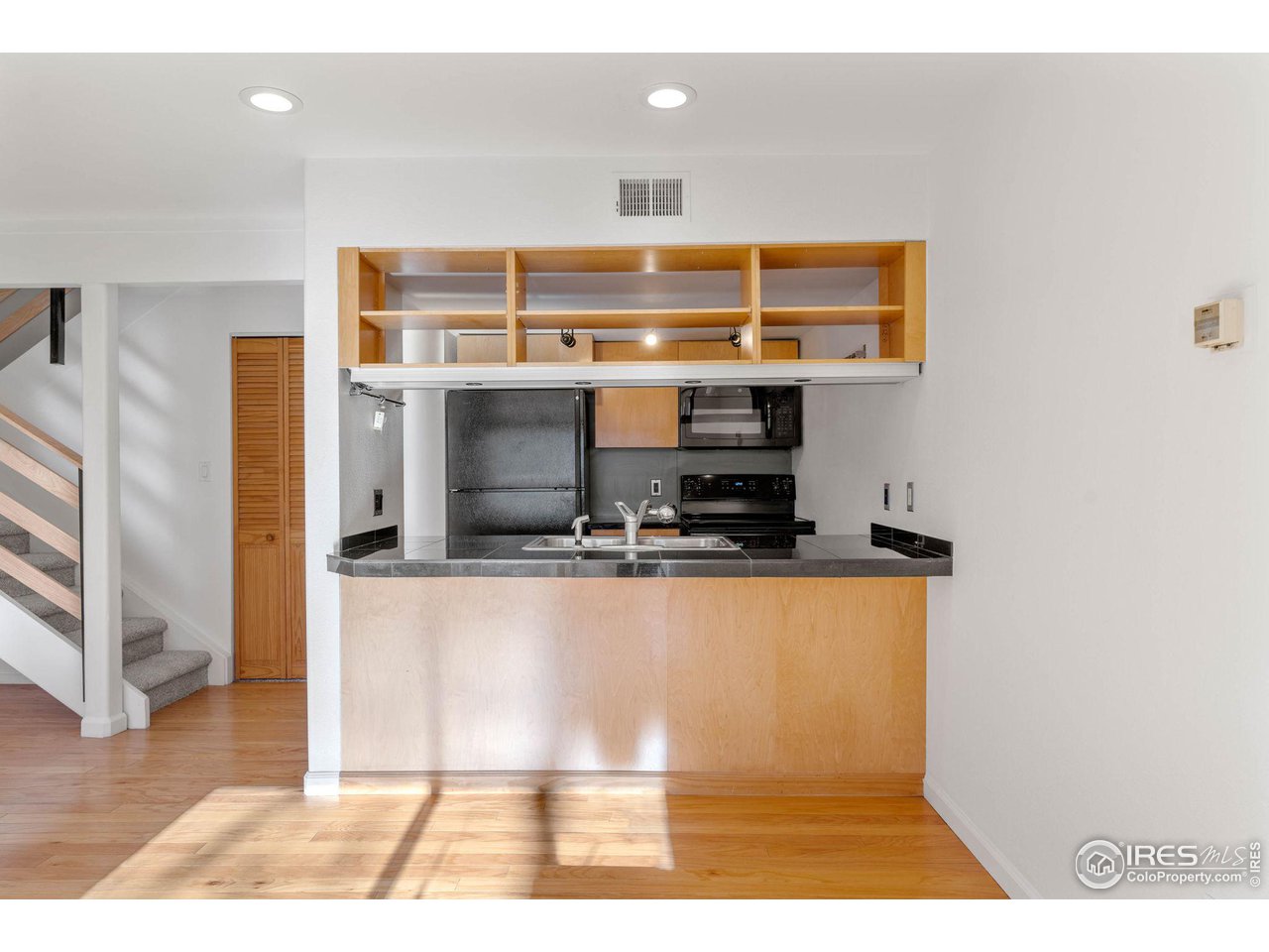 1111 Maxwell Ave 218