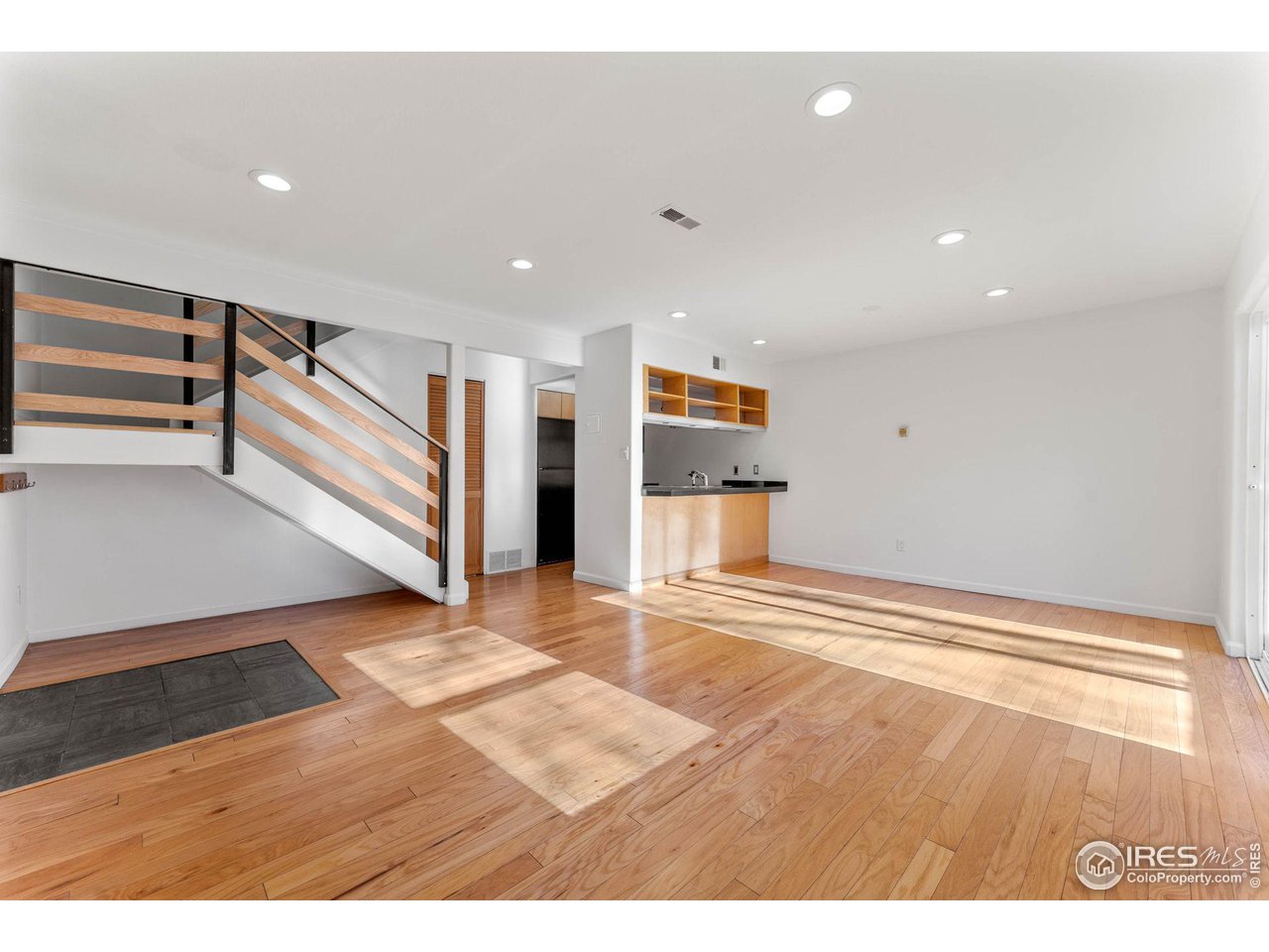 1111 Maxwell Ave 218