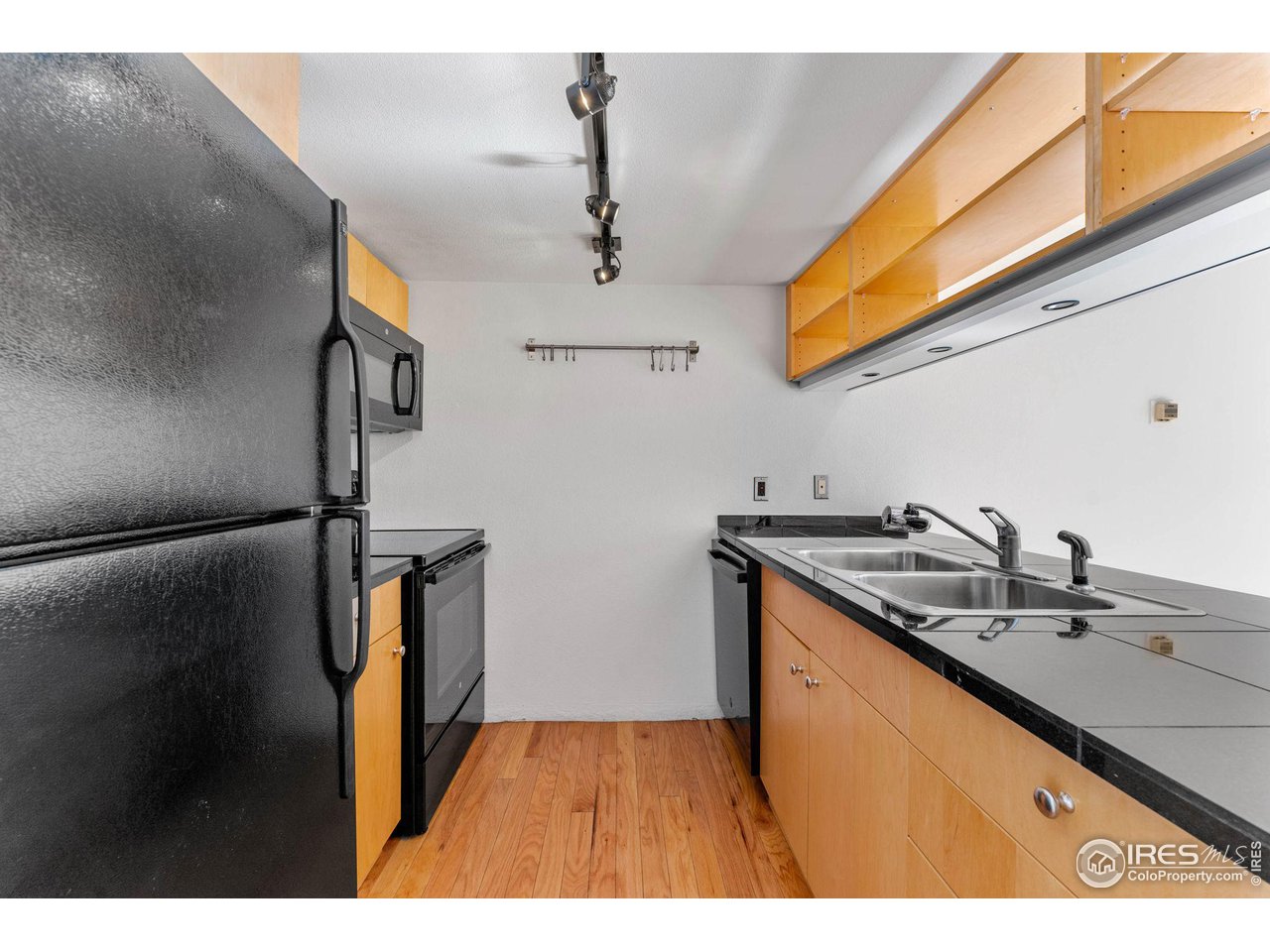 1111 Maxwell Ave 218