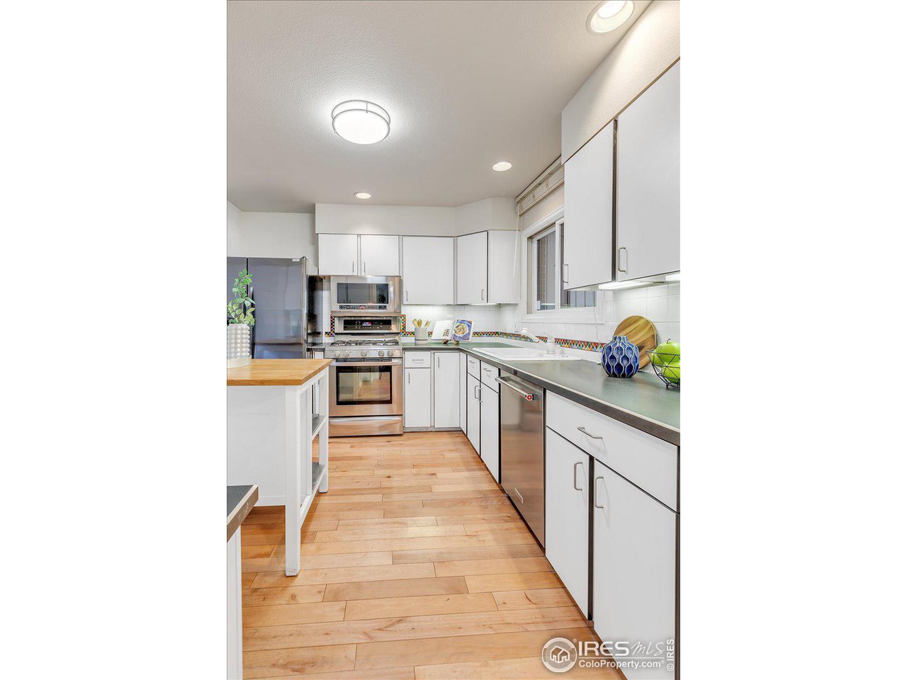 1531 Bradley Dr