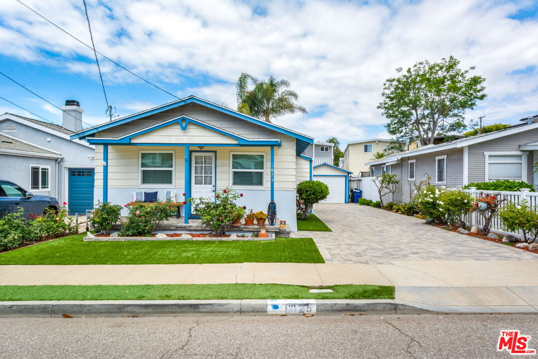 1025 2nd St