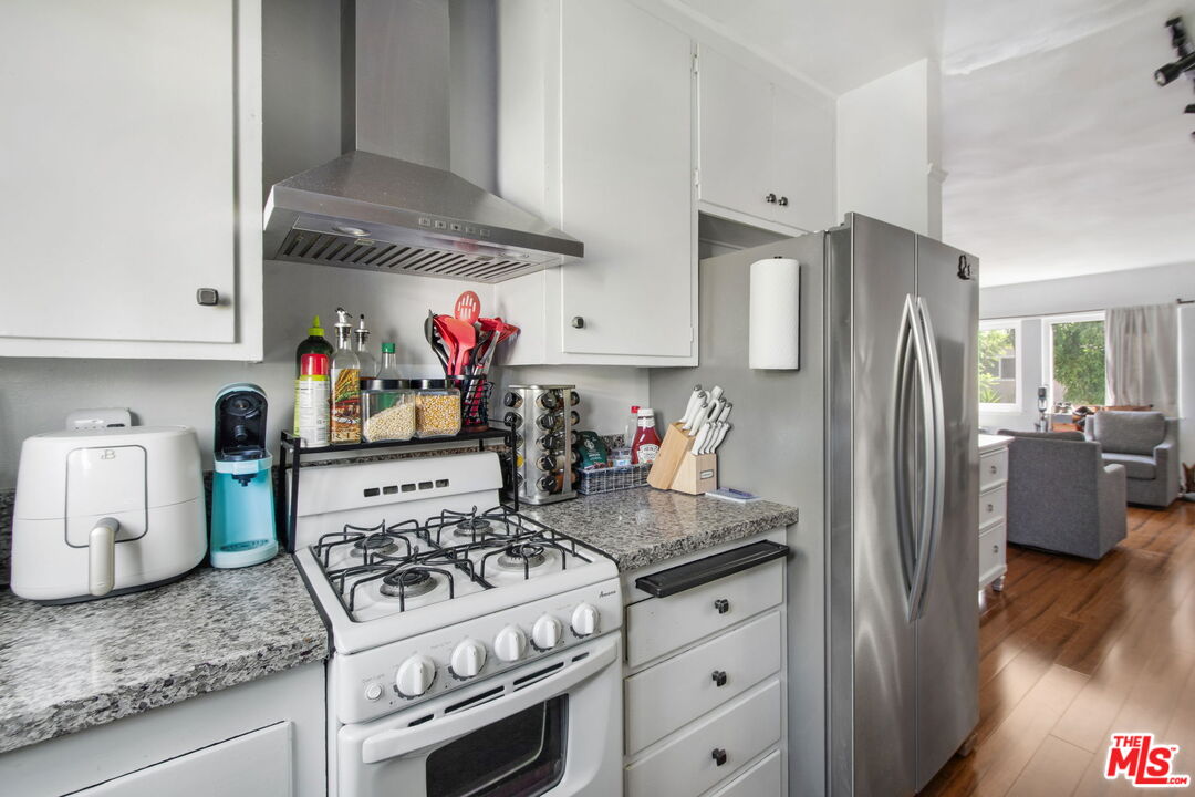 7129 Coldwater Canyon Ave Unit: 10
