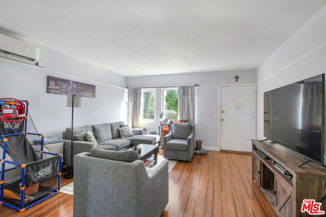7129 Coldwater Canyon Ave Unit: 10